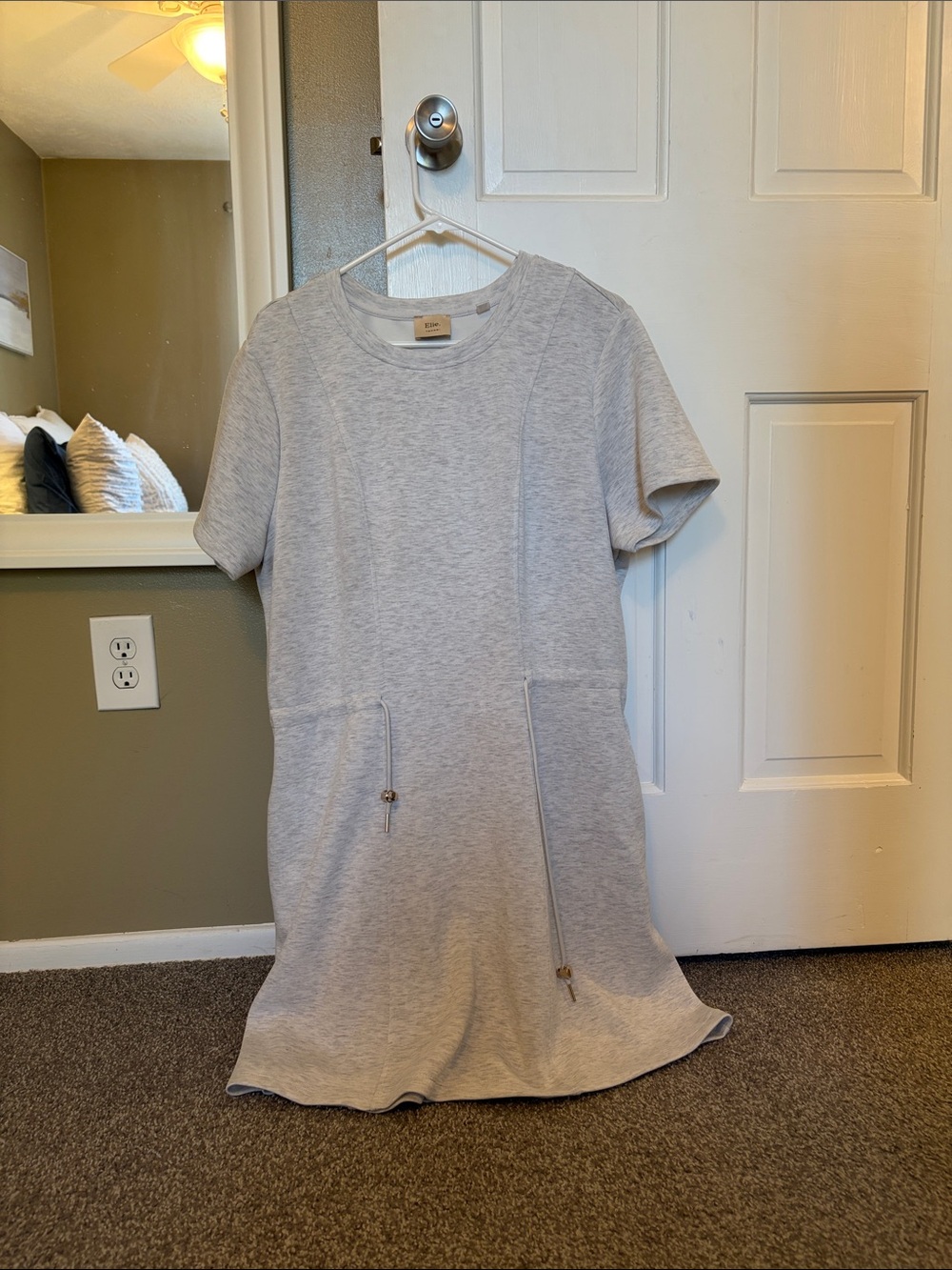 NWOT Elie Tahari Light Gray Short Sleeve Knit Dress